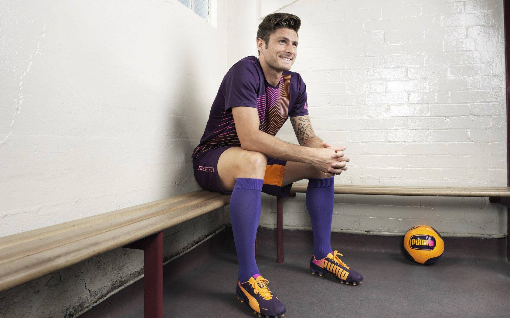 NBA杯赛激战正酣，詹姆斯冷静发声，专注当下，季后赛言之尚早